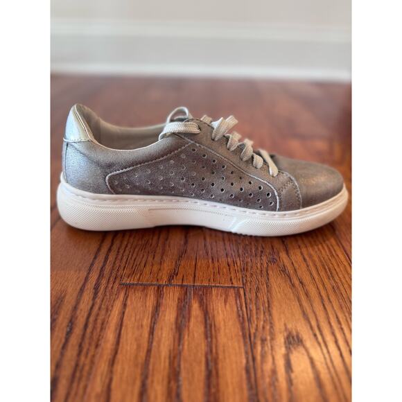 JOHNSTON & MURPHY Nora Silver Metallic Lace Up Sneakers Size 7M Style 78-16158 - Picture 3 of 11